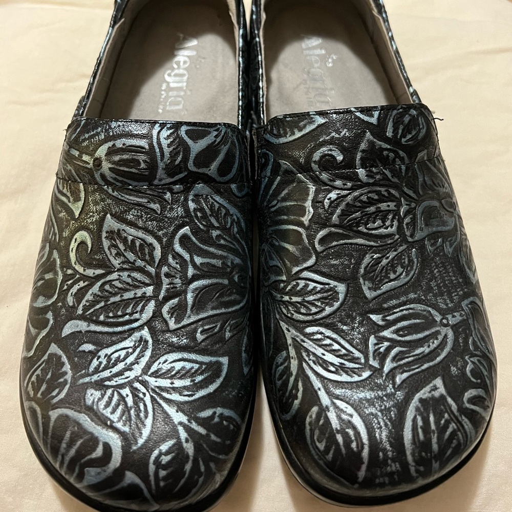 Algeria nursing clog